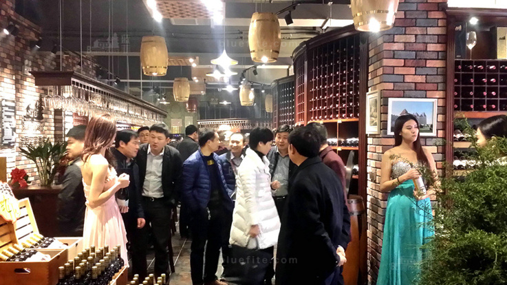 红酒加盟商如何用服务留住顾客?